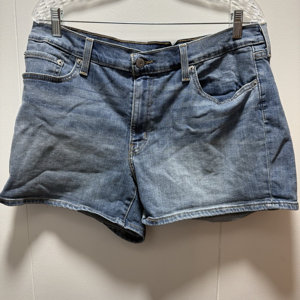 Levi's Mid Length Blue Medium‎ Wash Women's Shorts Size 33